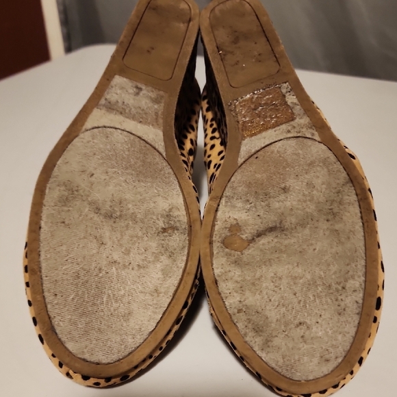 Tan and Black Ankle Boots with V-Shaped Elastic - Picture 6 of 8